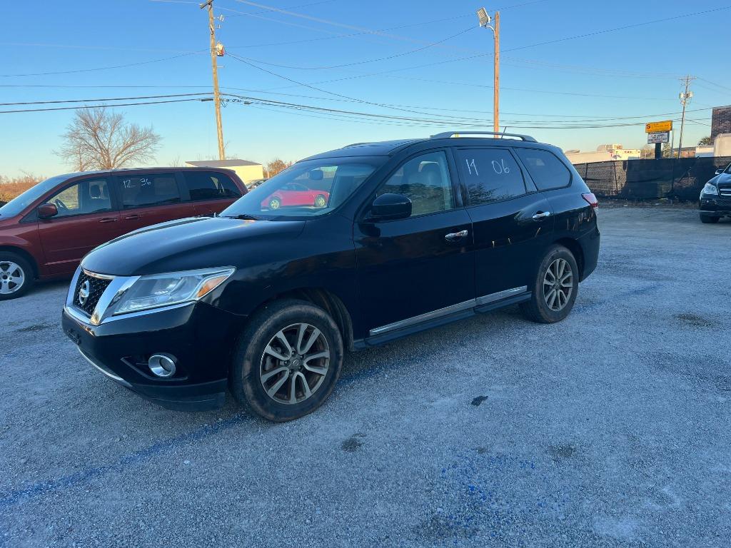 2014 Nissan Pathfinder Platinum's photo