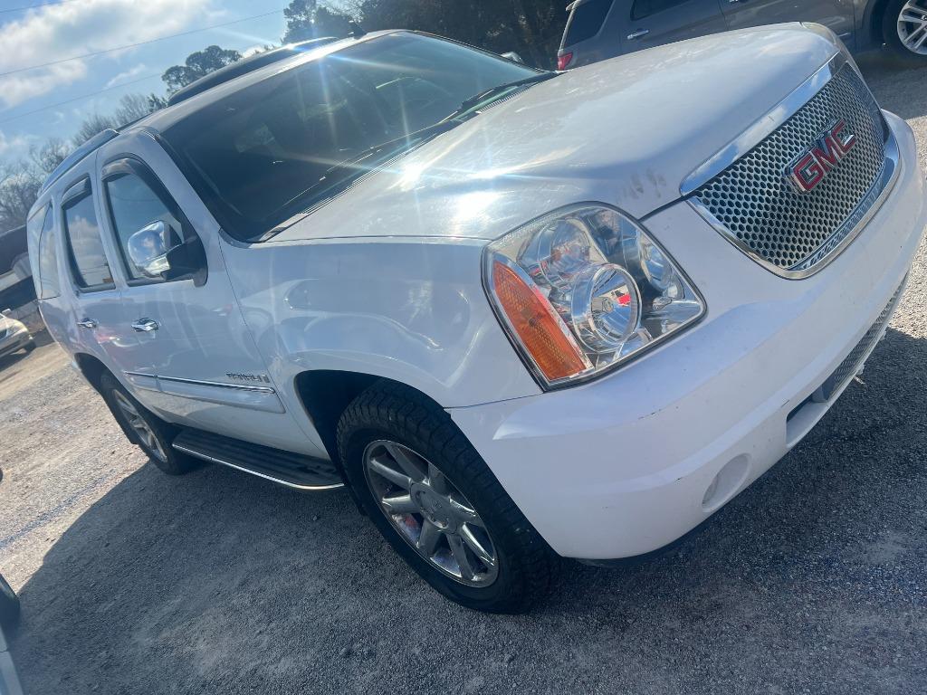 2008 GMC Yukon XL Denali's photo