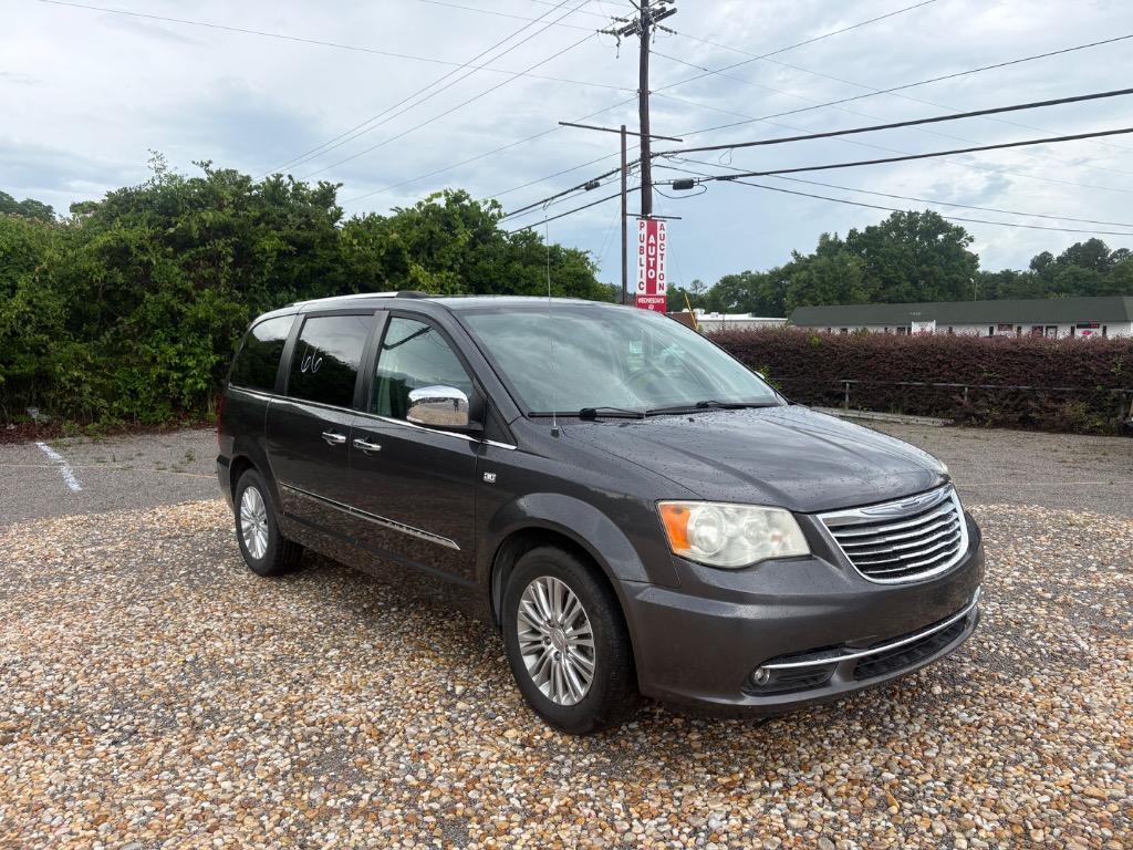2009 Chrysler Town & Country Touring's photo