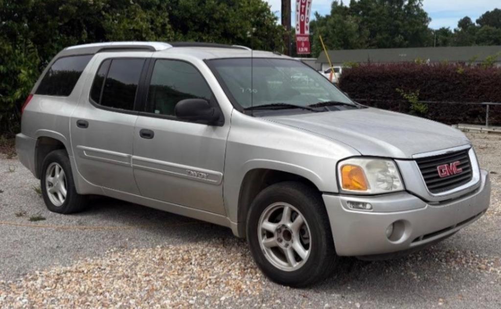 2004 GMC Envoy XUV SLE's photo