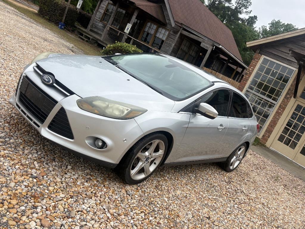 2012 Ford Focus Sedan Titanium's photo