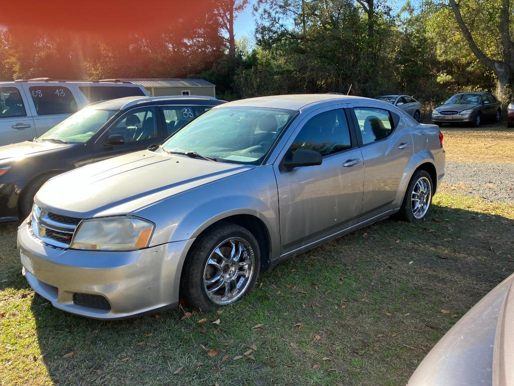 2014 Dodge Avenger SE's photo