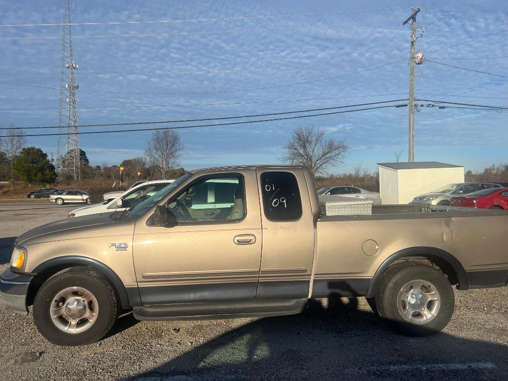 2001 Ford F-150 Lariat's photo