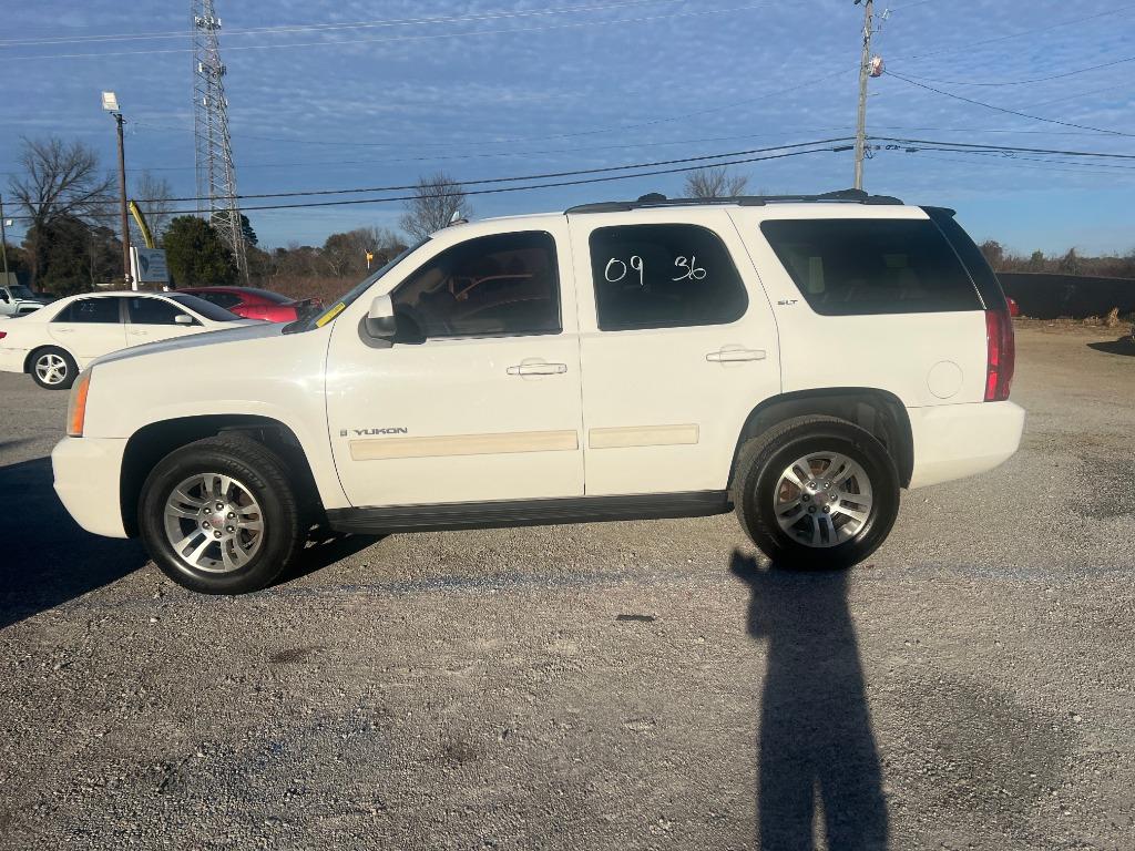 2009 GMC Yukon SLT2's photo